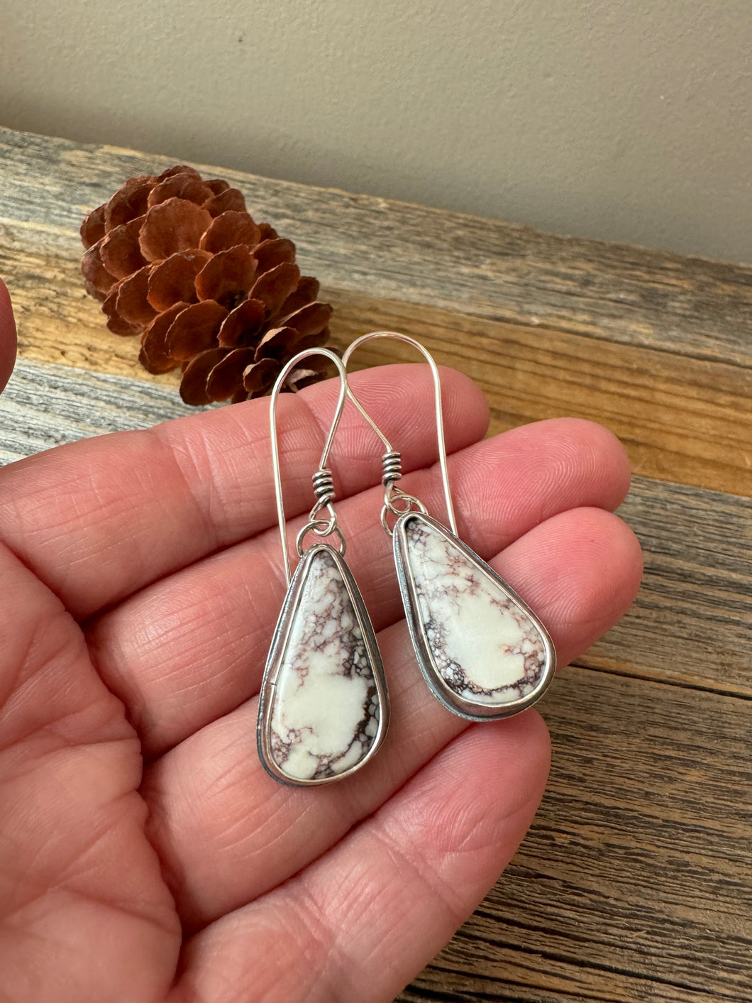 Simple Wild Horse Magnesite Earrings