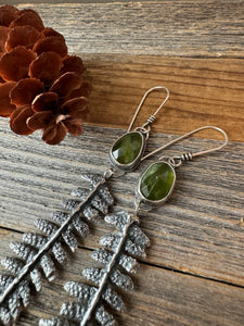 Rosecut Green Kyanite + Long silver ferns